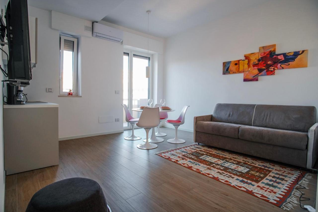 Rossani Suites&Aparts Bari Bagian luar foto