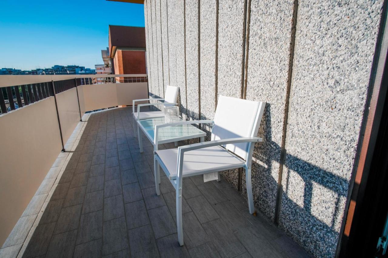 Rossani Suites&Aparts Bari Bagian luar foto