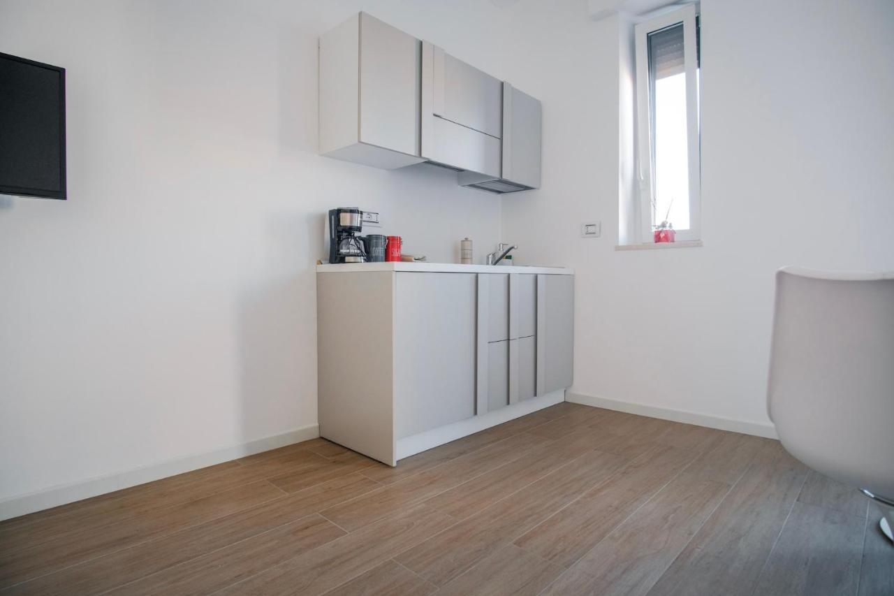 Rossani Suites&Aparts Bari Bagian luar foto