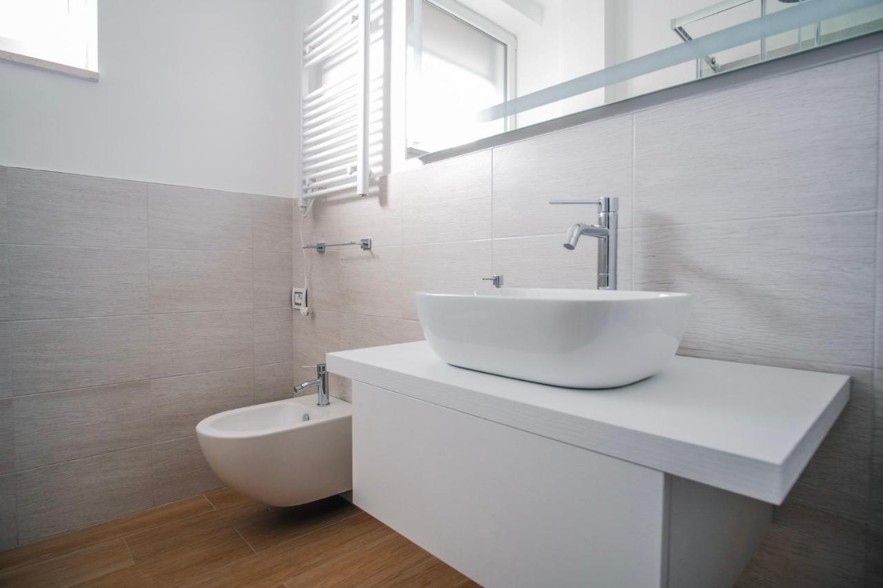 Rossani Suites&Aparts Bari Bagian luar foto