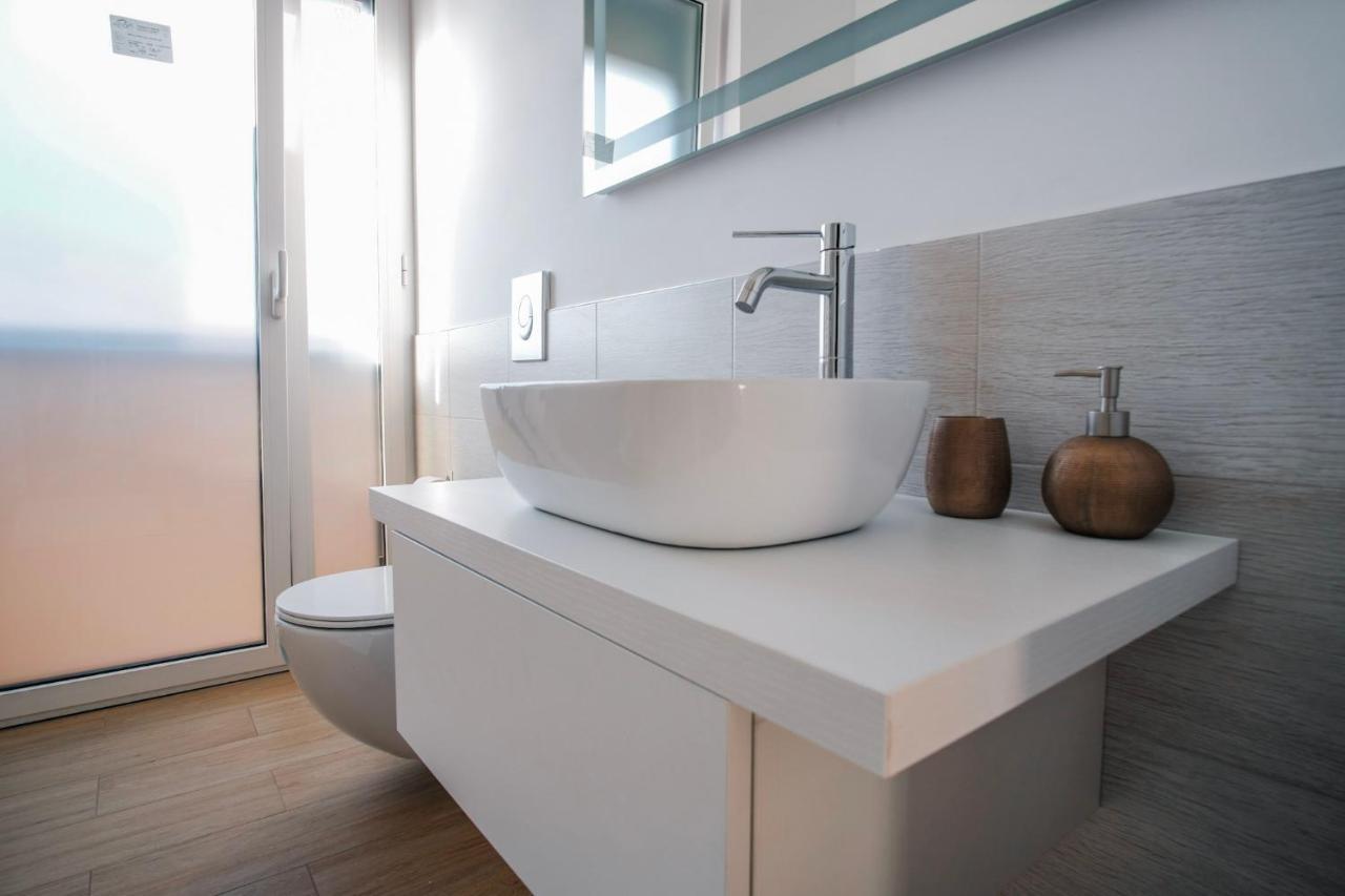 Rossani Suites&Aparts Bari Bagian luar foto