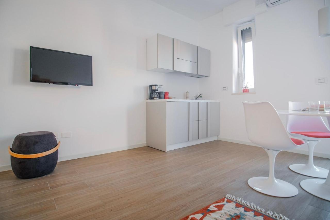 Rossani Suites&Aparts Bari Bagian luar foto