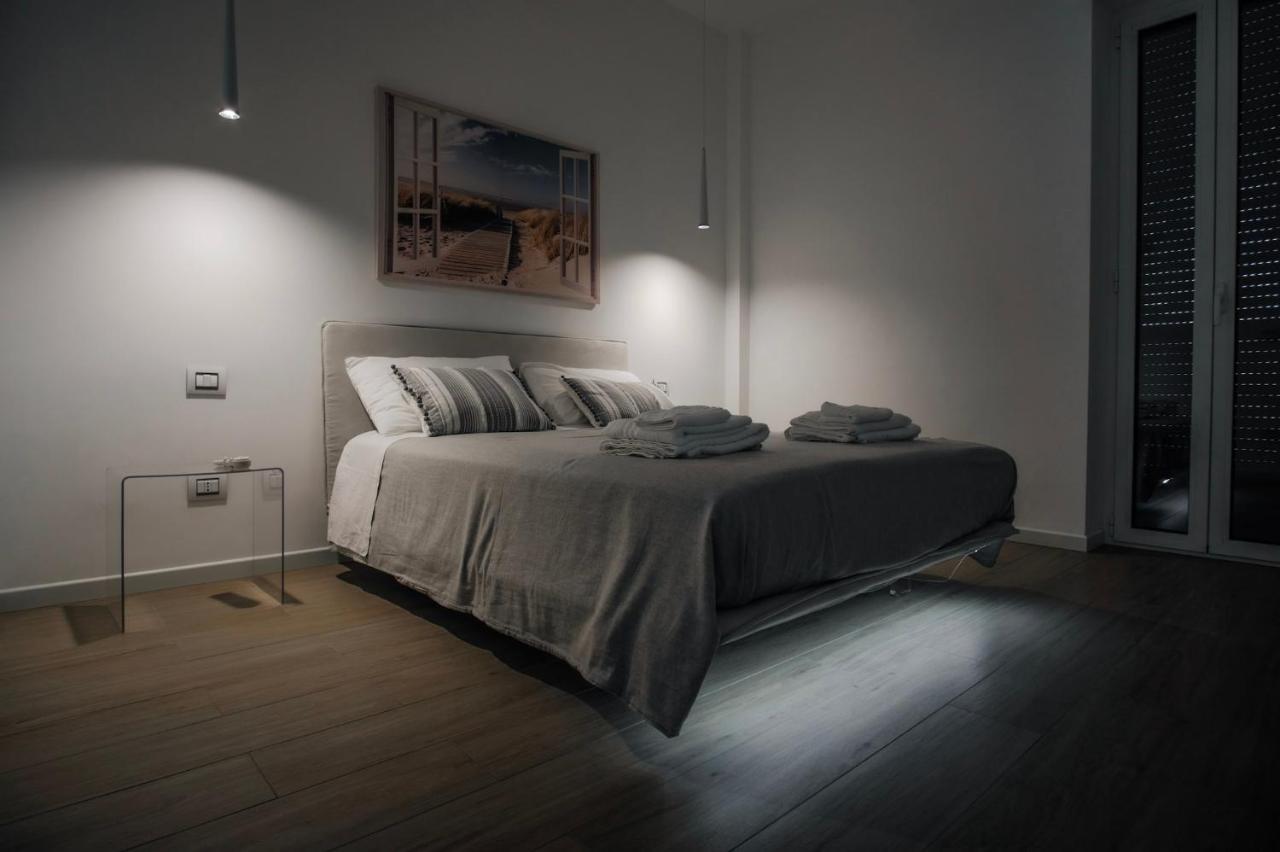 Rossani Suites&Aparts Bari Bagian luar foto
