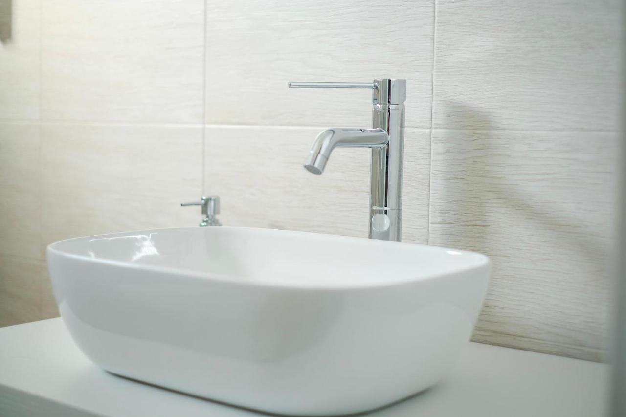 Rossani Suites&Aparts Bari Bagian luar foto