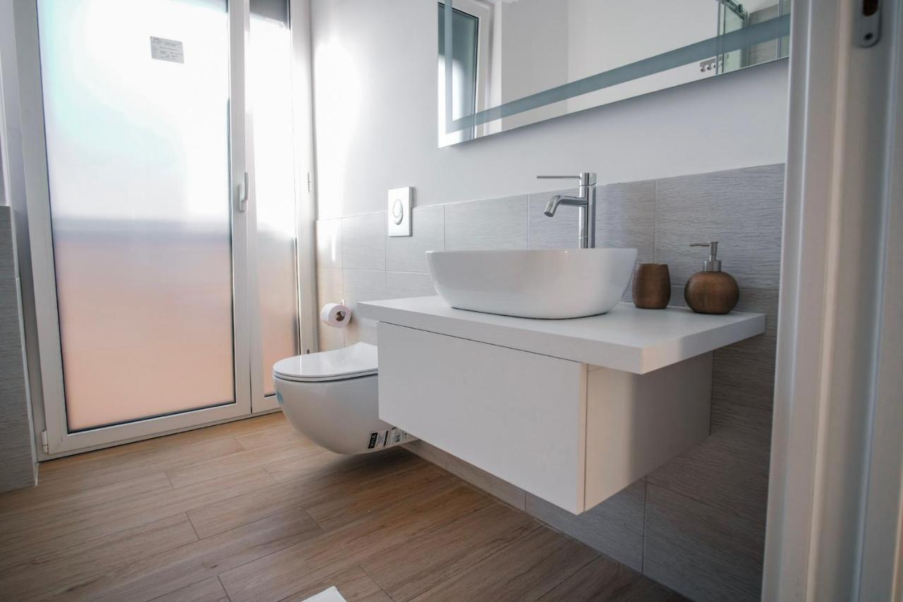 Rossani Suites&Aparts Bari Bagian luar foto