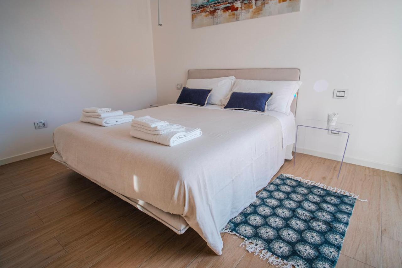 Rossani Suites&Aparts Bari Bagian luar foto