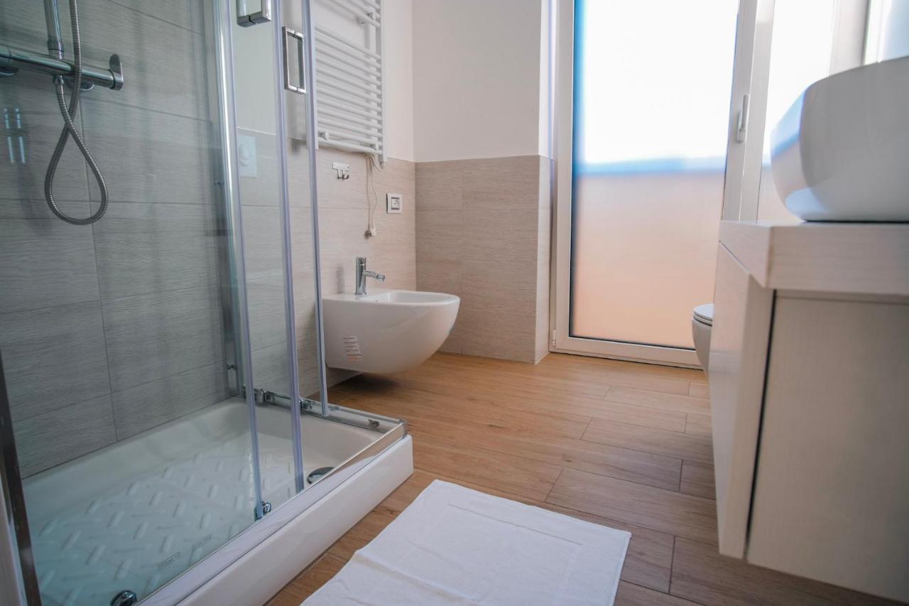Rossani Suites&Aparts Bari Bagian luar foto