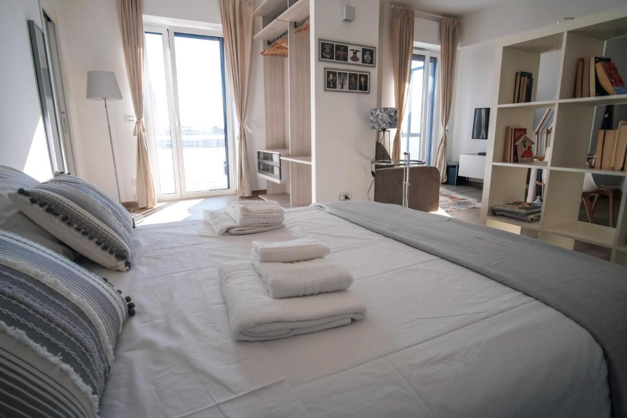 Rossani Suites&Aparts Bari Bagian luar foto