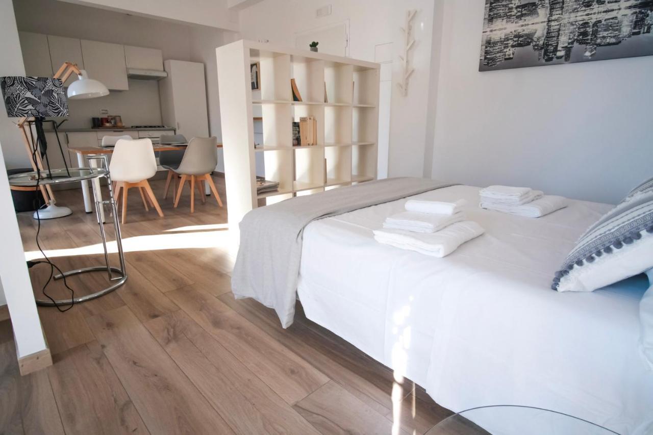 Rossani Suites&Aparts Bari Bagian luar foto