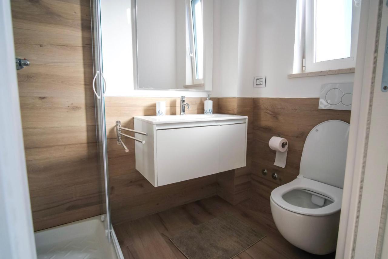 Rossani Suites&Aparts Bari Bagian luar foto