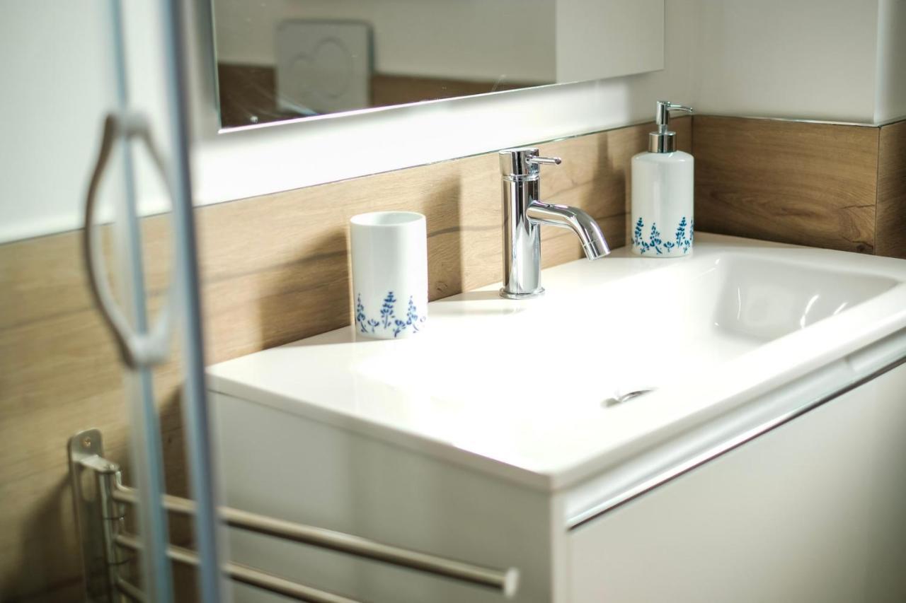 Rossani Suites&Aparts Bari Bagian luar foto